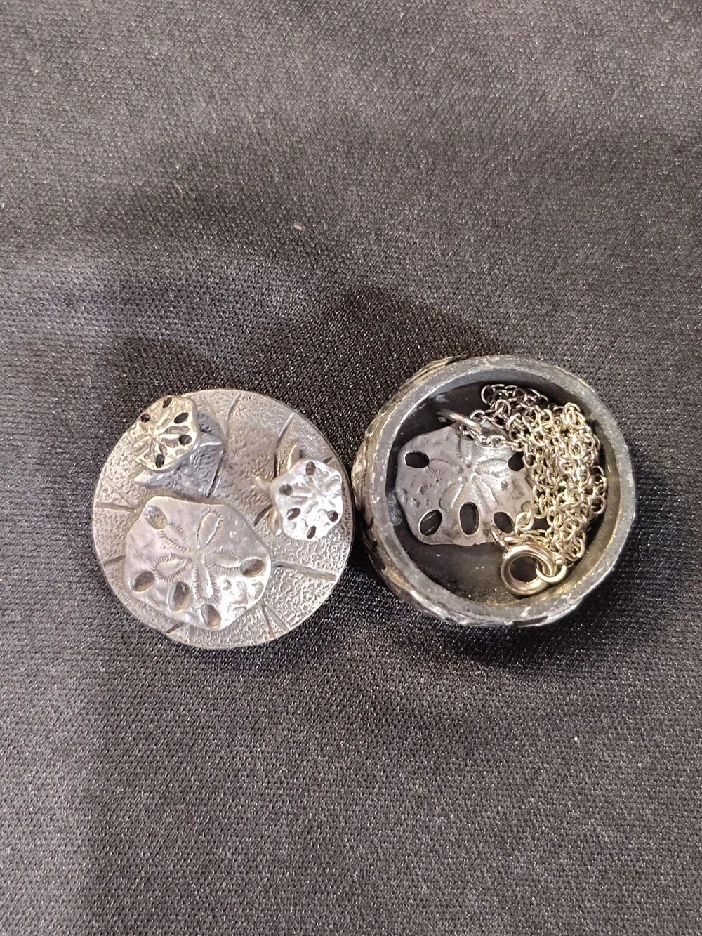 Torino Sand Dollar Pewter Necklace & Earring Set With Trinket Box - Picture 7 of 8